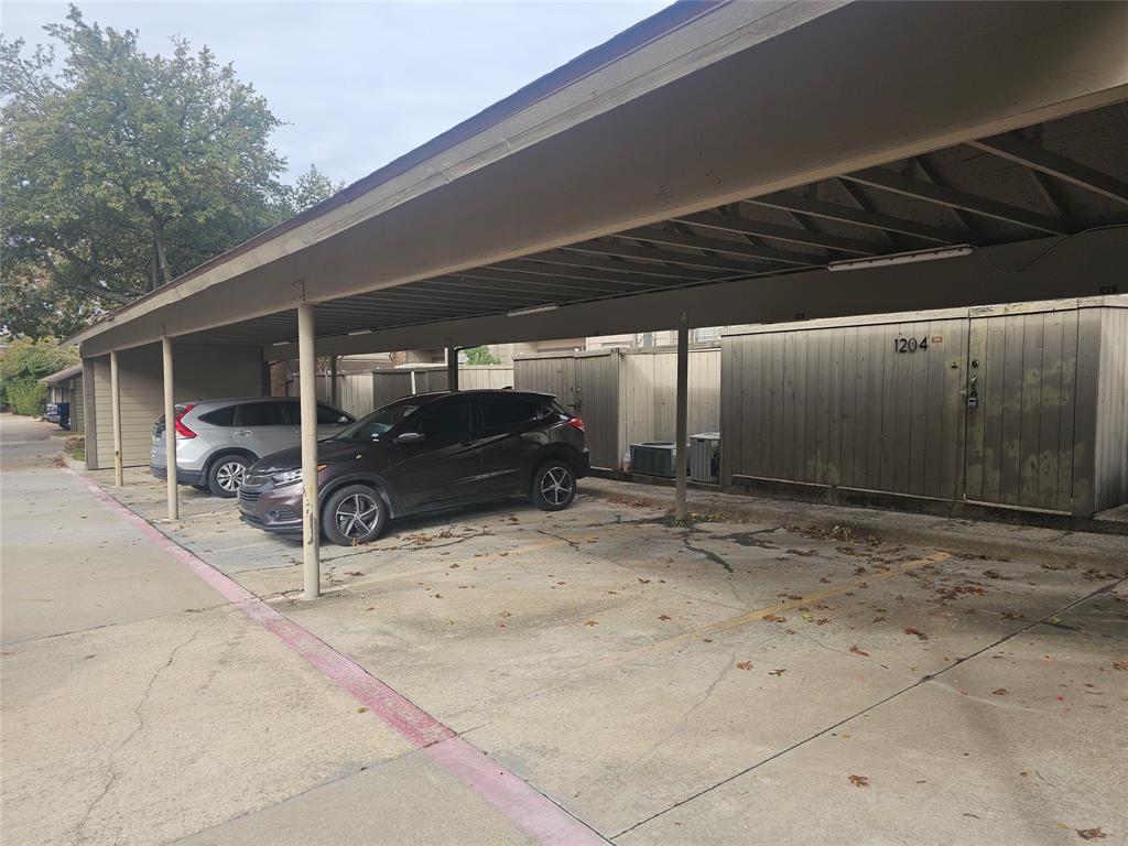 Glen Oaks Twnhms Condo - Residential