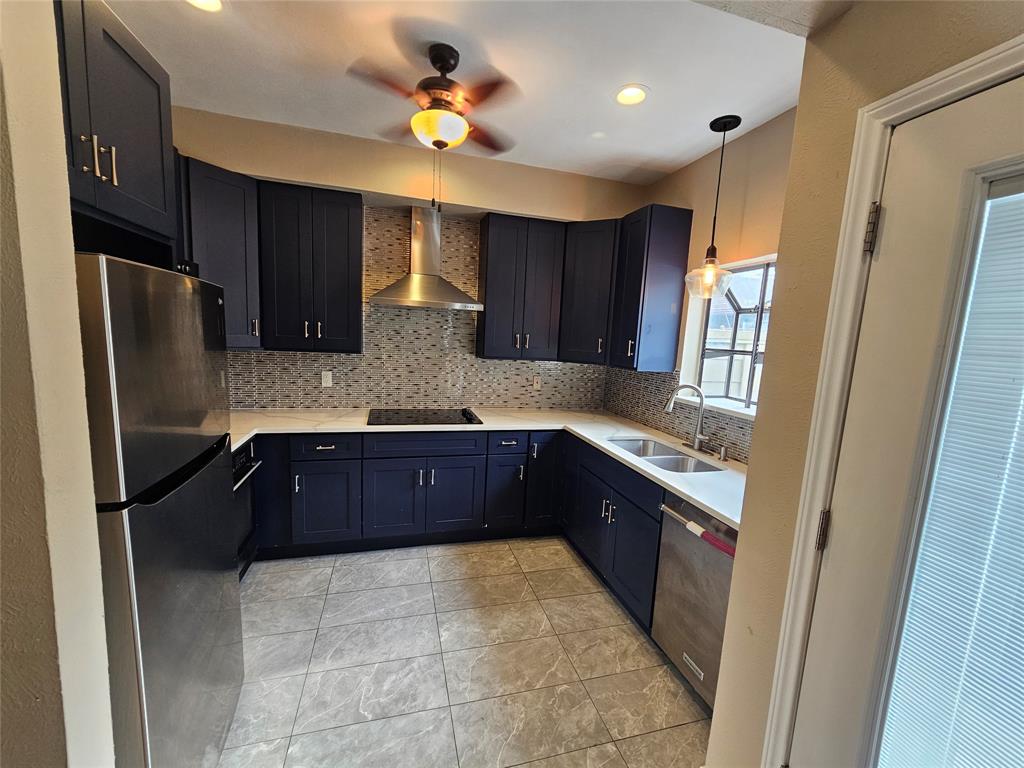 Glen Oaks Twnhms Condo - Residential