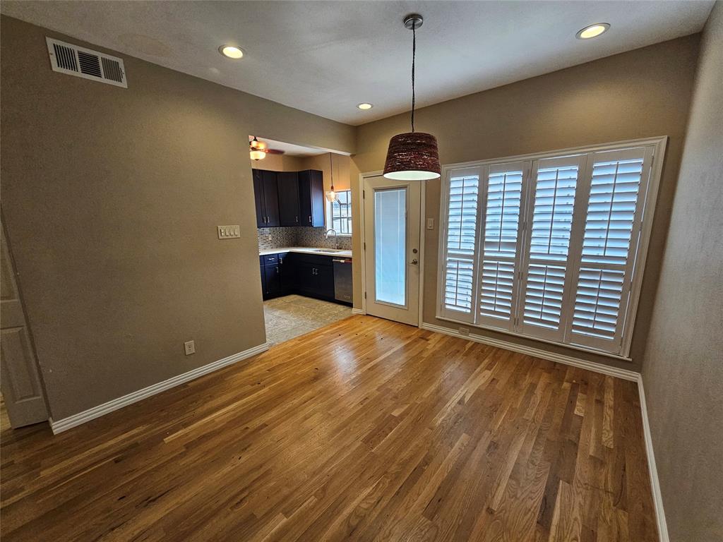 Glen Oaks Twnhms Condo - Residential