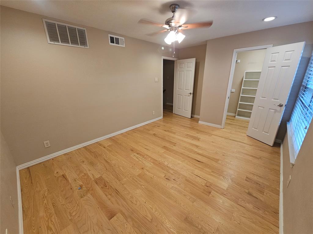 Glen Oaks Twnhms Condo - Residential