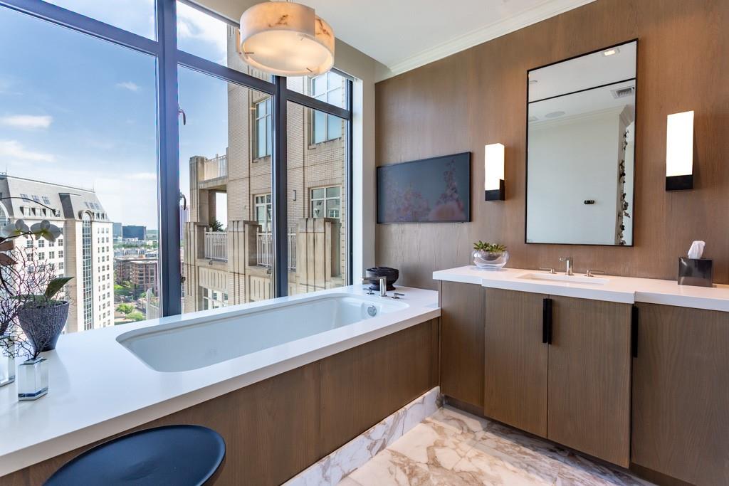 Ritz-Carlton 2 Residences 1 - Residential