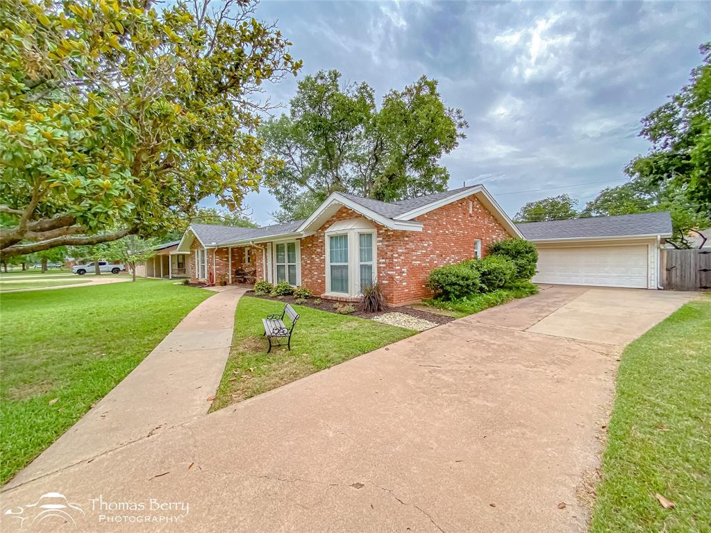 2032 Regent Drive