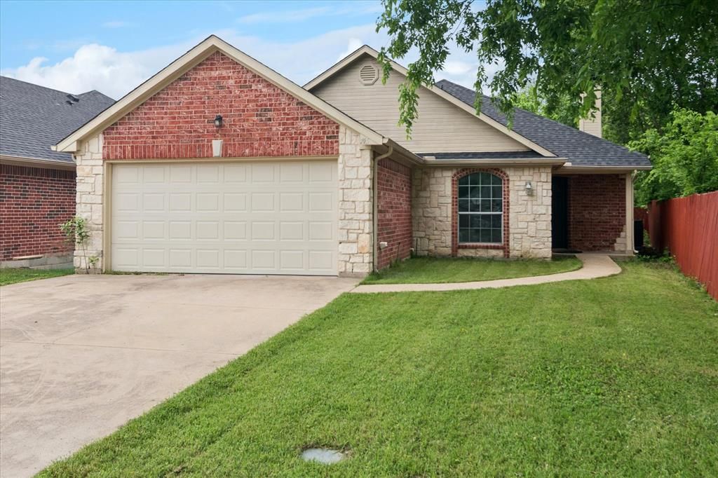 Photo of 745 Lakeside Drive, Rockwall, TX 75032 (MLS # 21221702)