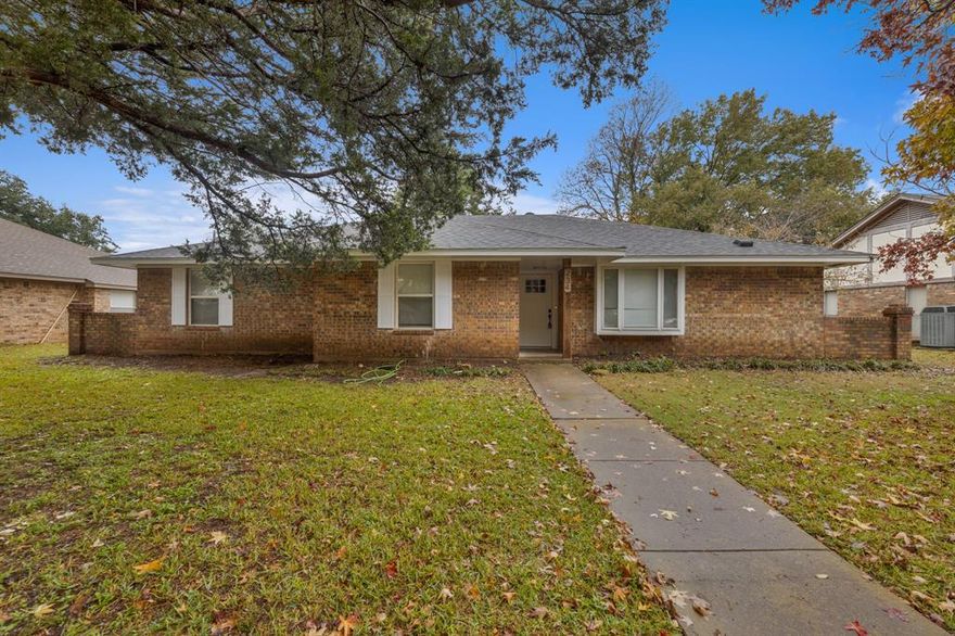 REDUCED SECURITY DEPOSIT ONLY $1000
Fully Remodeled with NEW Stainless Steel Appliances, NEW floors, NEW counters, NEW fixtures, NEW paint, NEW NEW NEW.

Welcome to 234 Robin Hill, a beautifully updated 3-bedroom, 2-bathroom home in a prime location with quiet neighbors and beautiful curb appeal. This residence boasts fresh paint and flooring throughout. The kitchen is fully equipped with modern appliances and ample cabinet space. The 2-car garage provides ample storage and convenience. Enjoy the perfect blend of comfort and style in this move-in-ready gem. Don't miss this opportunity to rent a lovely, updated home in a friendly neighborhood with convenient access to local amenities.