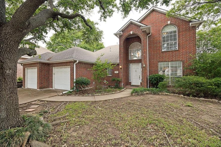 Opportunity in Old Lake Highlands! Set on a quiet cul-de-sac in the charming Lake Highlands Pointe development, 304 Kahala is ready for your updates and refreshes. Primary down, with generously sized bath and closet. Kitchen opens to family room and casual dining, for a comfortable, convenient floor plan. Front room could be dining or office. Upstairs find two additional bedrooms and a shared bath. Offering just under 2600sqft, this home has the space you need in a great location. Hexter Elementary!