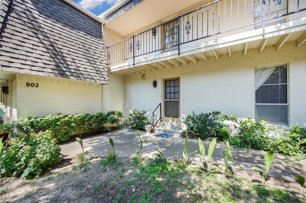 902 S Weatherred Drive 902-C