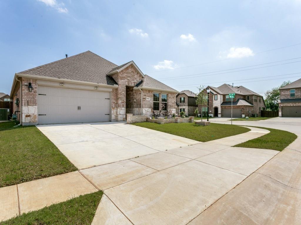 9704 Autumn Leaves Lane