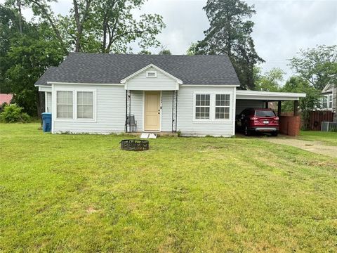 304 E Carnegie Street Winnsboro TX 75494