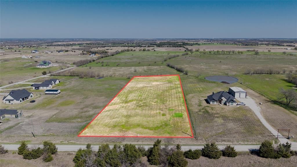 Photo of 5472 County Road 1093, Celeste, TX 75423 (MLS # 21215442)