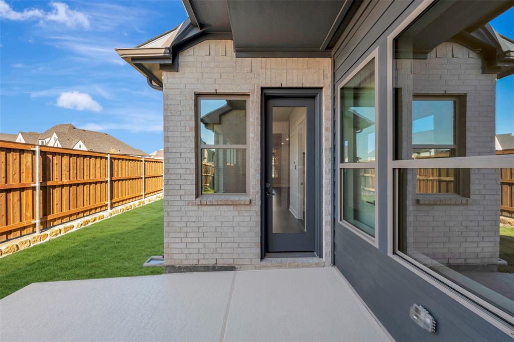 2204 Rolling Oaks Drive