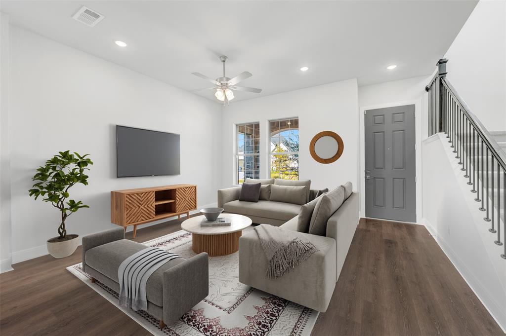 2204 Rolling Oaks Drive