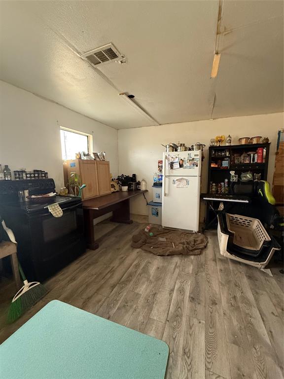 521 Ave H