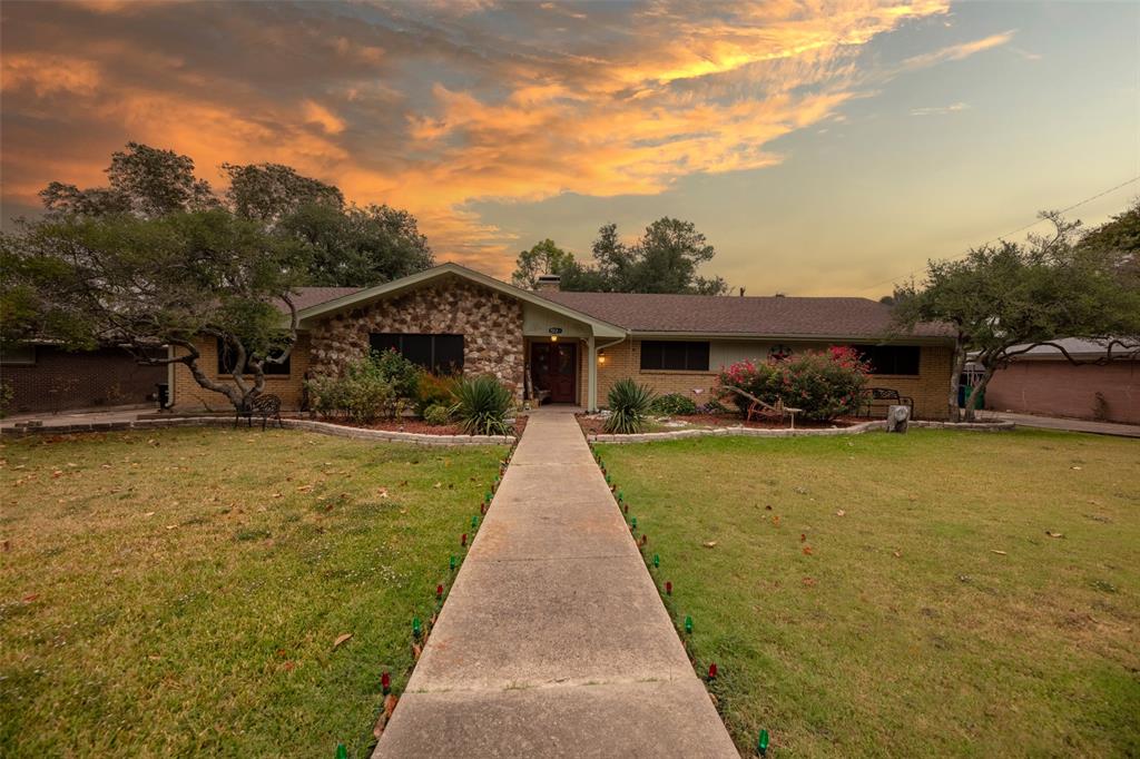 5122 Meadowbrook Drive