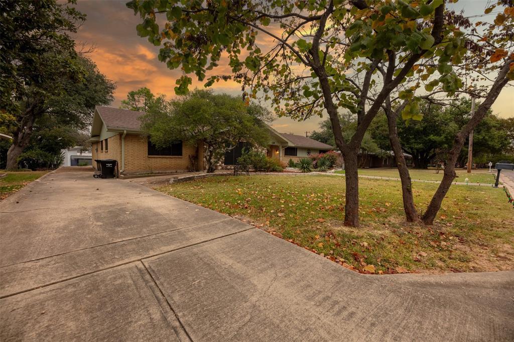 5122 Meadowbrook Drive