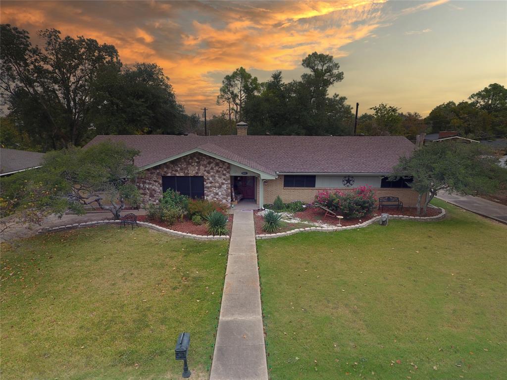5122 Meadowbrook Drive