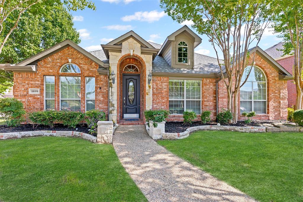 1899 Kings View Drive