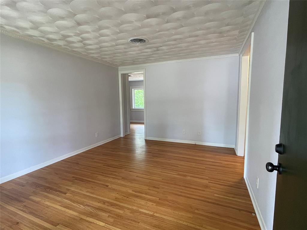 9112 Clearwater Drive