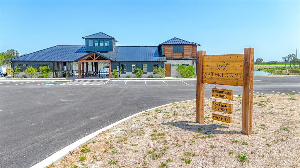 Waterfront Club - Land