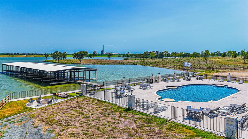 Waterfront Club - Land