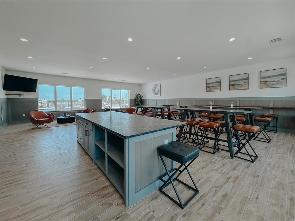 Waterfront Club - Land