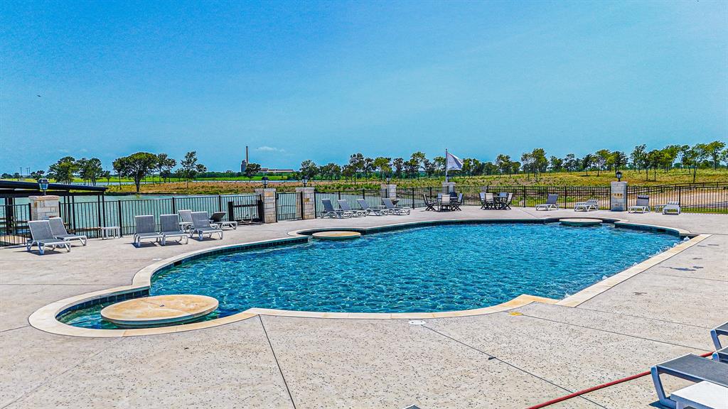 Waterfront Club - Land