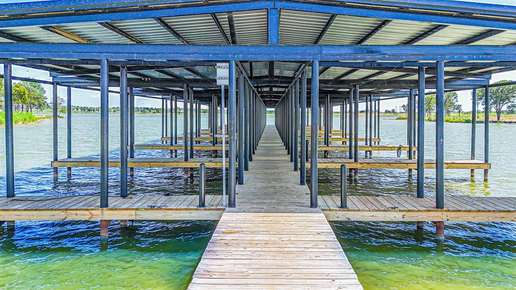 Waterfront Club - Land