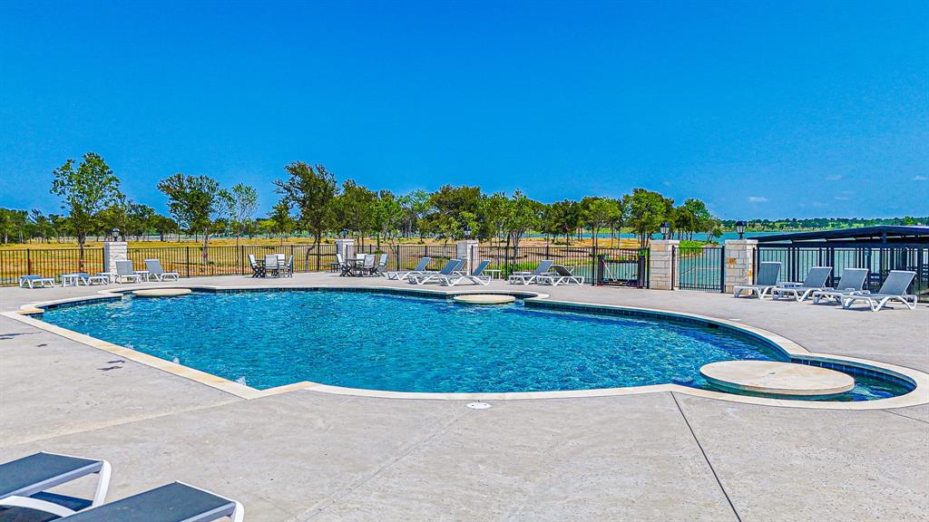 Waterfront Club - Land