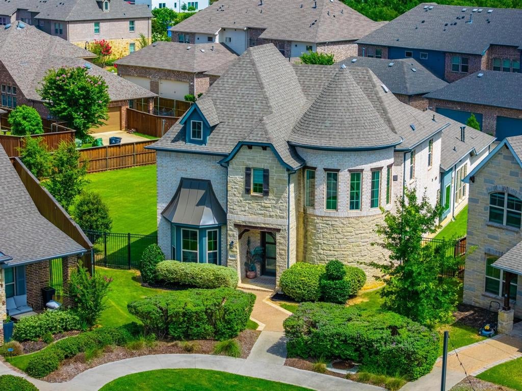 1205 Shady Fox Way