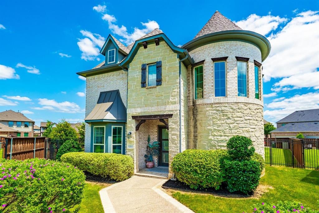 1205 Shady Fox Way