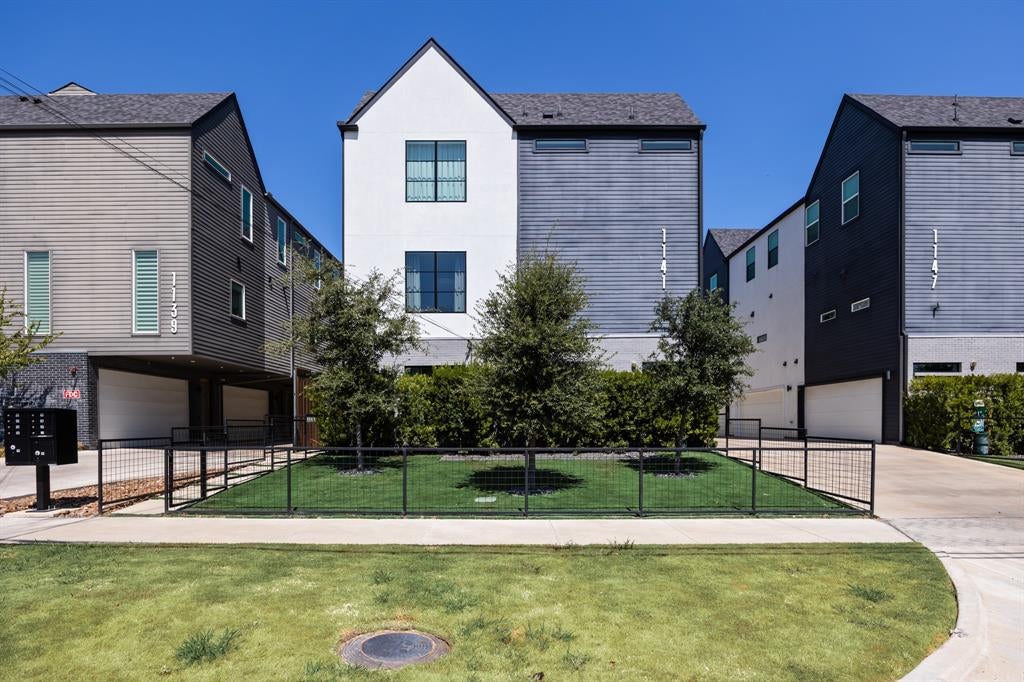 1141 N Madison Avenue 105