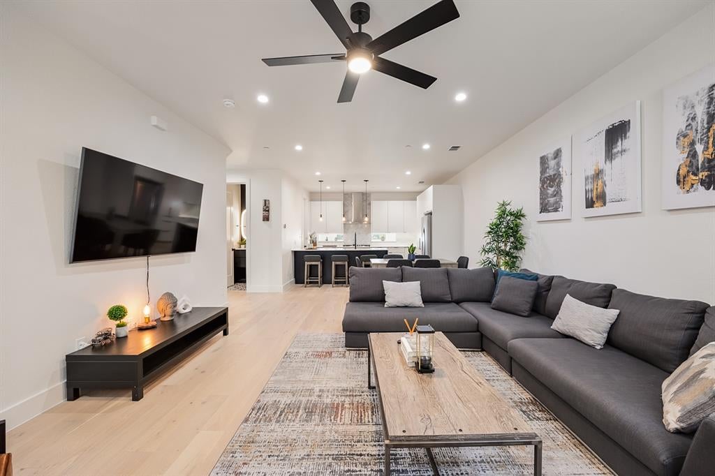 1141 N Madison Avenue 105