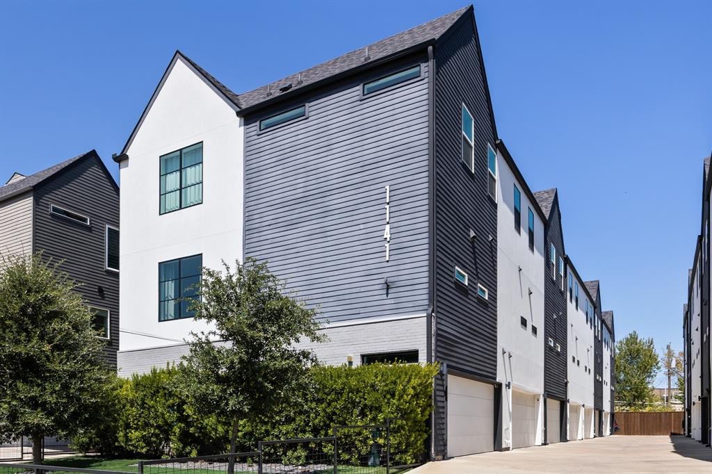 1141 N Madison Avenue 105