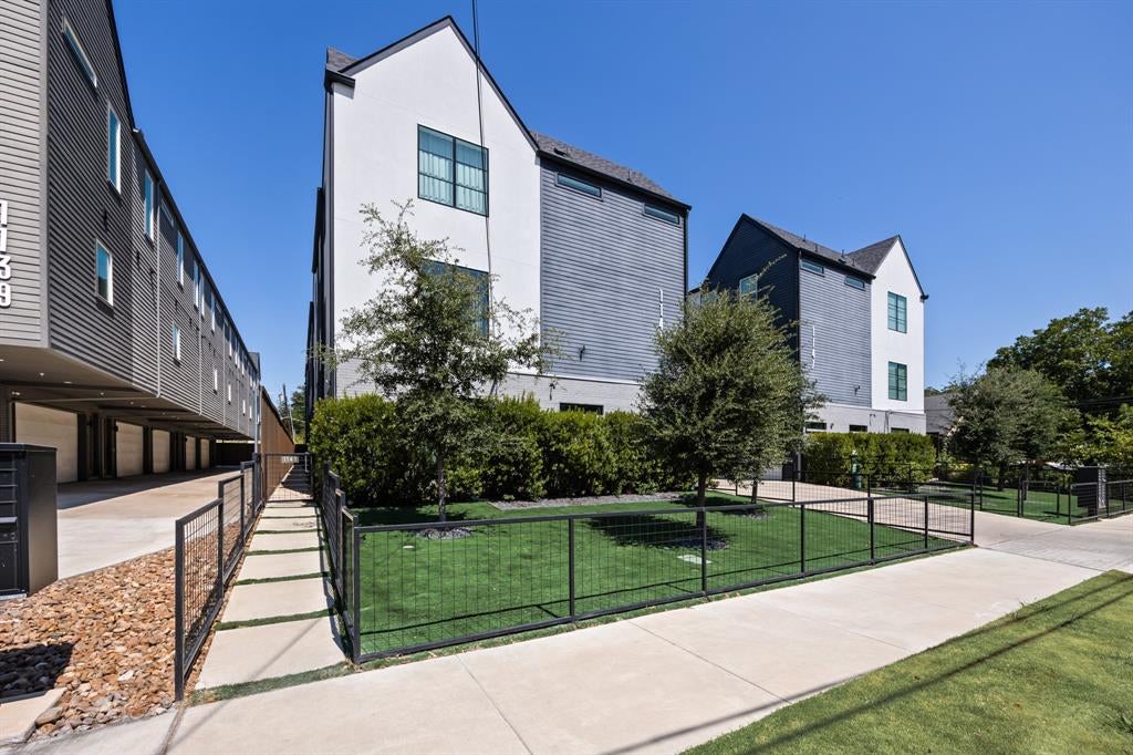 1141 N Madison Avenue 105