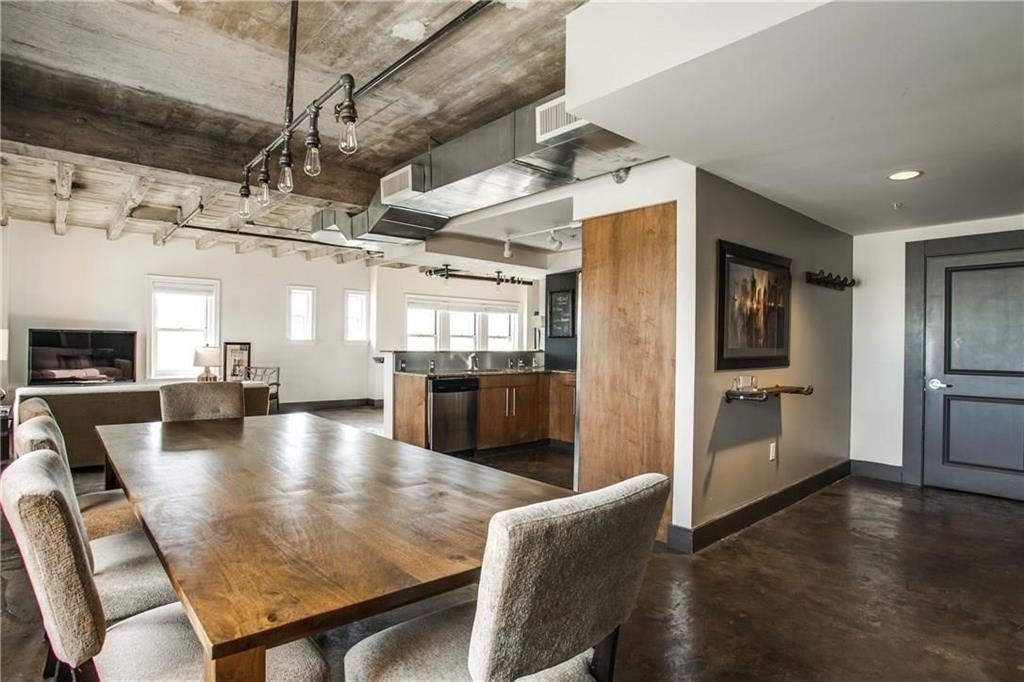 329 E Colorado Boulevard 501