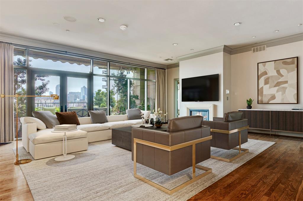 2828 Hood Street 403