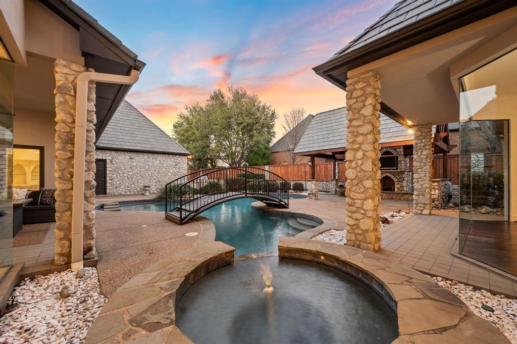 5613 Versailles Court