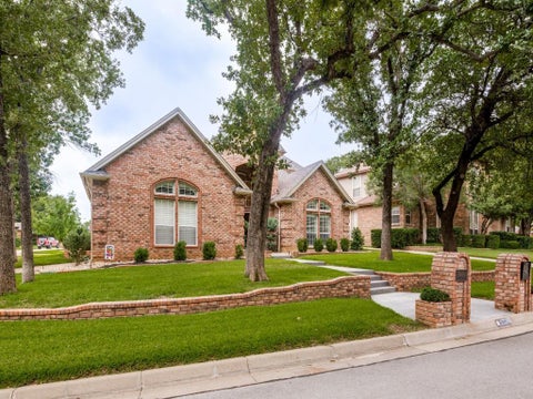 Photo of 2326 Ox Bow Court, Arlington, TX 76006 (MLS # 21341556)