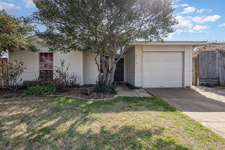 3.25% Assumable FHA!! Welcome to 4715 Chowning Cir, The Colony, TX! This updated 3-bedroom, 1-bath home sits on a quiet cul-de-sac and features a stylish kitchen with granite countertops, mosaic backsplash, and modern appliances. The bathroom has been refreshed with a new tub and tile for a clean, modern feel.
Enjoy a spacious fenced backyard, perfect for outdoor living. Conveniently located near the library, shops, and grocery stores, this home offers comfort, updates, and a great location. Don’t miss out!