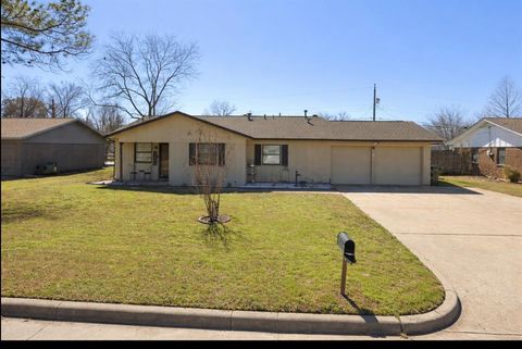 Photo of 1306 21st Street, Mineral Wells, TX 76067 (MLS # 21211022)