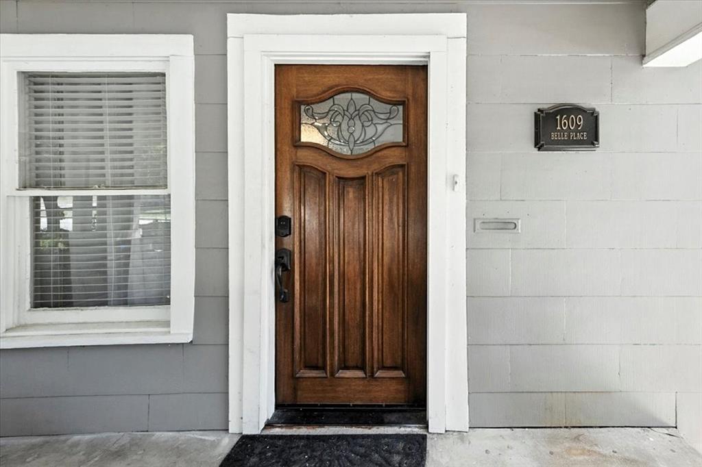 1609 Belle Place