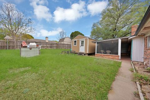 Tiny photo for 6305 Arthur Drive, Edgecliff Village, TX 76134 (MLS # 21223614)