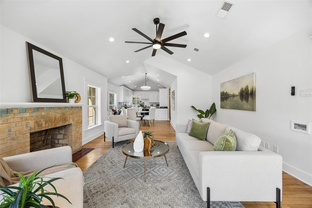 3335 Burlingdell Avenue