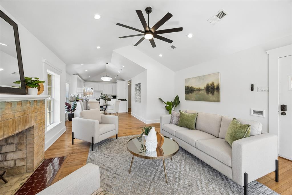 3335 Burlingdell Avenue