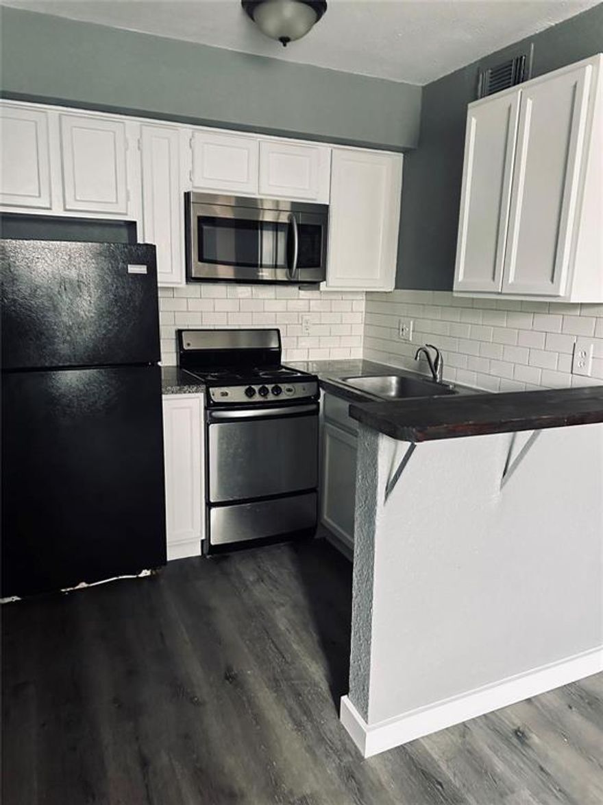 This does not have a Green Tag from the City for MOVE in for homestead or lease. It will be 30-360 days before green tag is approved by City to turn on electricity. This is a buy and hold property.
Calling ALL INVESTORS or home owners! 1 bedroom 1 bath condo on the 3rd floor located in the heart of Dallas, 635 and 75  and TI blvd! Newly renovated, fresh paint, and new flooring throughout the unit.2023 rebuilt Kitchen features black and stainless-steel appliances. Perfect investment property needs green tagged from the city of Dallas, this unit is not green tagged, waiting on City of Dallas for approval. We have no timeline or date when that will be approved, seller is selling as is where is, no repairs being made. Schedule your showing today! This does not have a Green Tag from the City for MOVE in for homestead or lease. It will be 30-360 days before green tag is approved by City to turn on electricity. This is a buy and hold property.