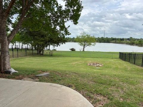 Photo of 179 Lakeside Drive, Rockwall, TX 75032 (MLS # 21229324)