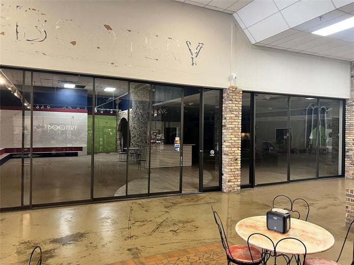 Photo 1 of 19 — 539 S Main Street, Springhill, LA 71075