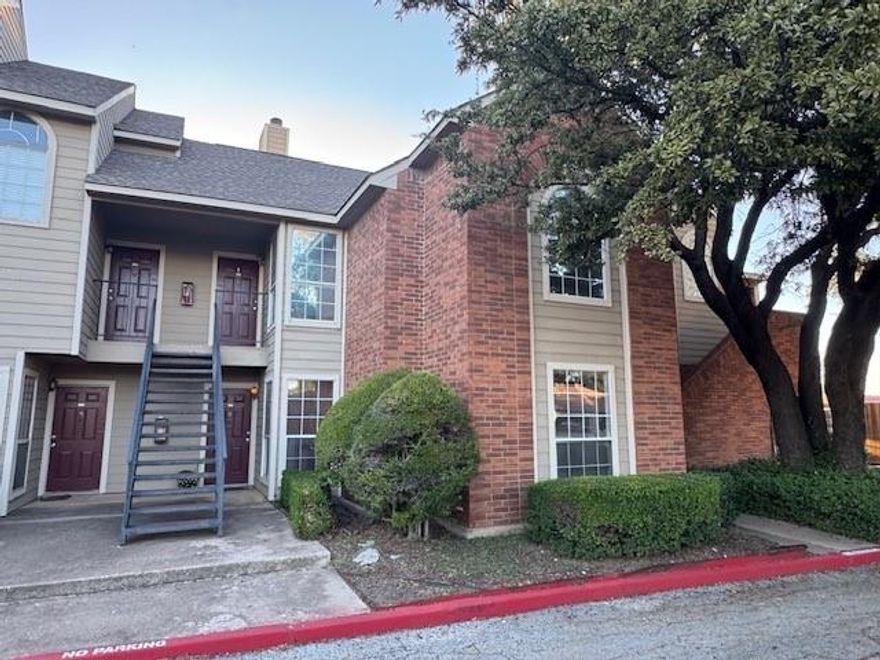 ACU LOCATION!! Two bedroom, two bath apartment in University Hills. Enjoy Urban living with no exterior maintenance. Second story apartment, with plenty of living space. Apartment comes with 1 covered parking space! Schedule your showing today to see this fabulous home!
