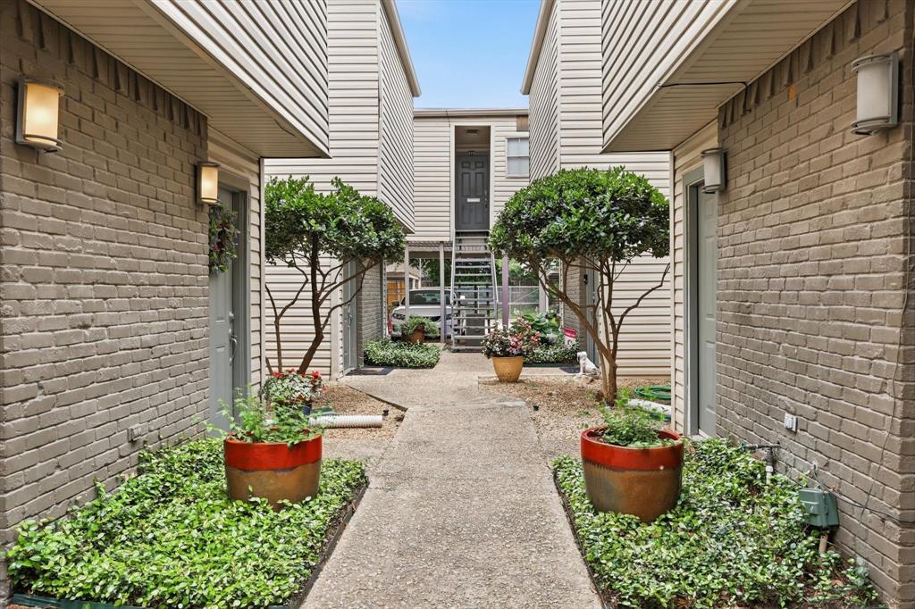Britty Condo - Residential