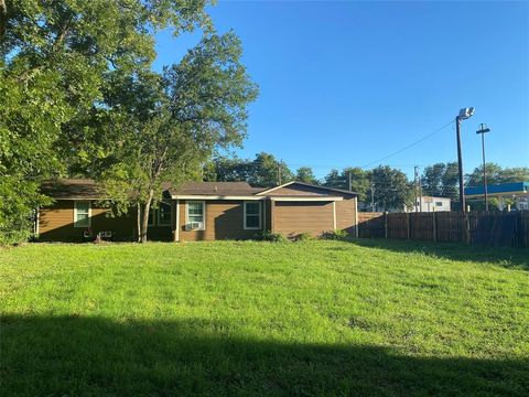 1205 E Henderson Street Cleburne TX 76031