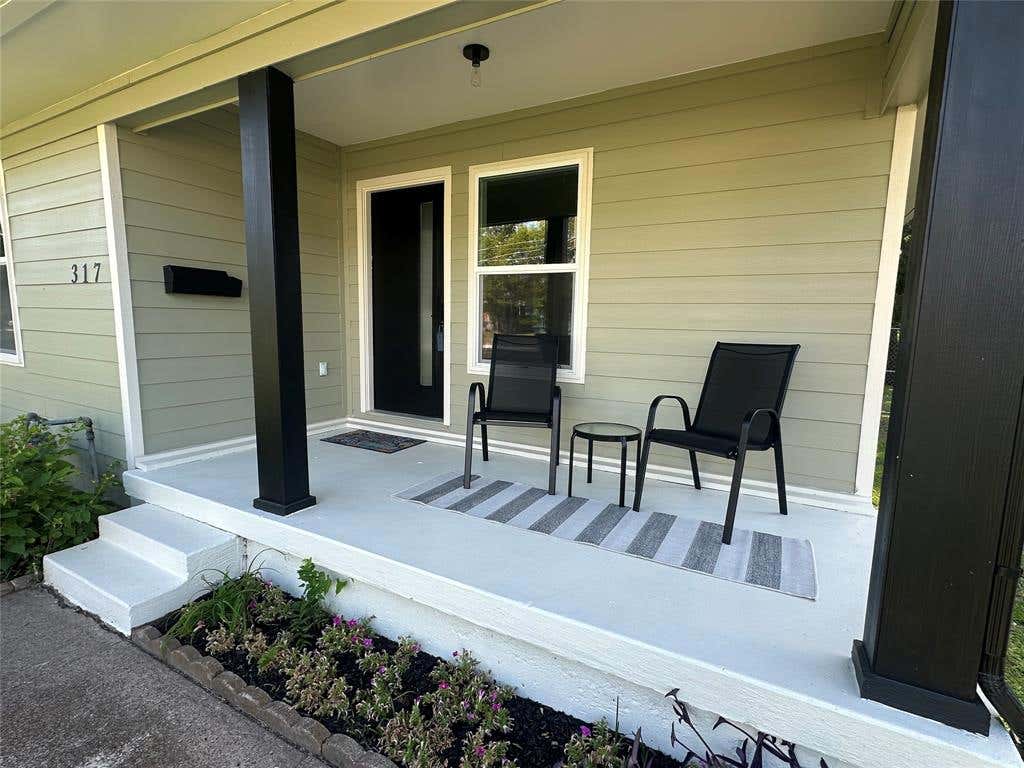 Photo of 317 S Walker Street, Mesquite, TX 75149 (MLS # 21346761)